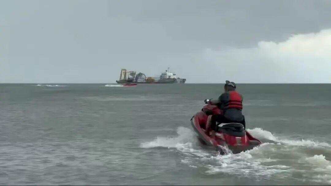 “上艇约1分钟就出事了”摩托艇与快艇相撞2人身亡广西北海深夜通报(图2)