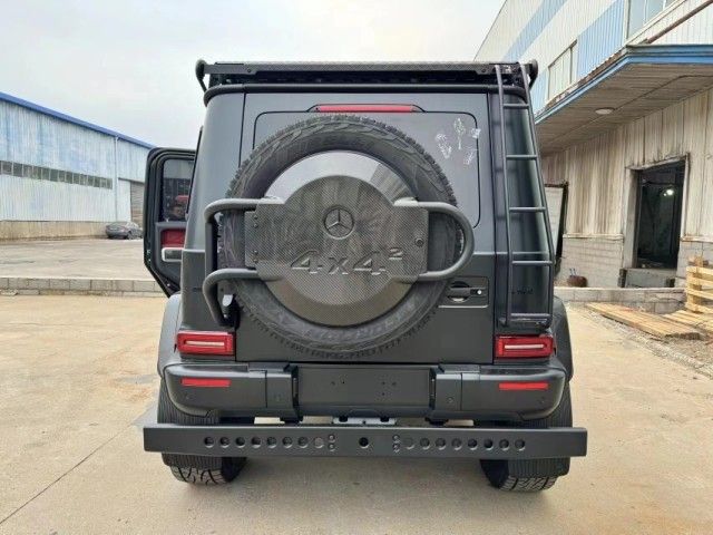 2025款奔驰G63 4x4现车报价大G中的大哥傲视群雄(图3)