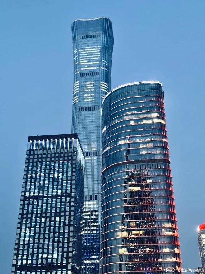九游娱乐官方网站国庆专属！北京环球影城私人定制旅行社搞 VIP 通道 + 魔法袍租赁(图2)