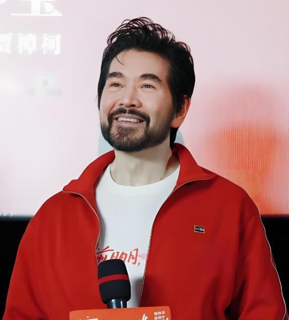 九游app64岁无儿无女的费翔还是崩溃了他给所有不婚不育的人提了个醒(图1)
