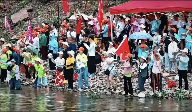 国防部发布硬核“赛龙舟”视频麻阳龙舟登船仪式霸气开头！(图5)