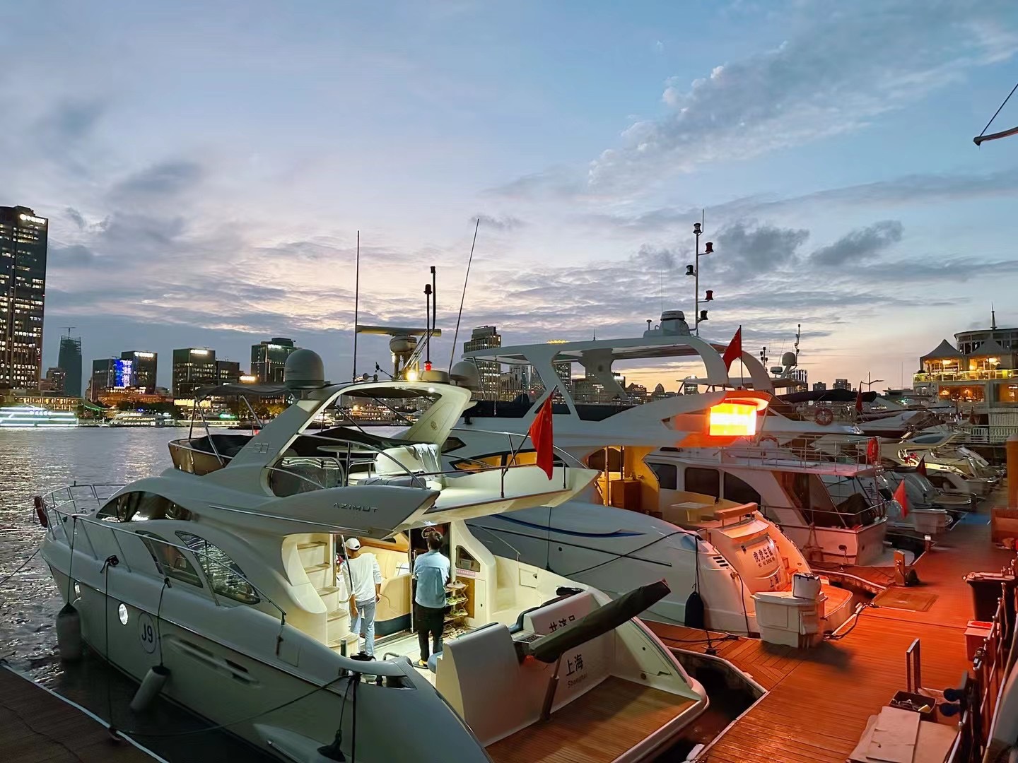 完善小微型客车租赁服务网络 推动异地免费或低费还车