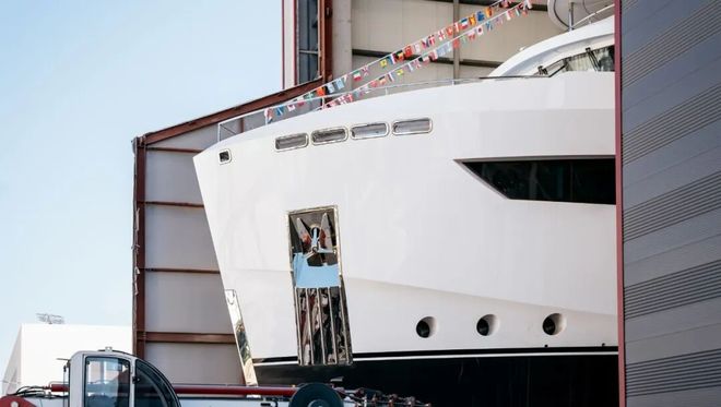 九游官网Bering Yachts年度第二艘力作——B88探险游艇成功下水（视频）(图2)