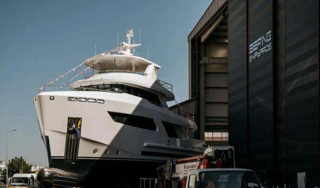 九游官网Bering Yachts年度第二艘力作——B88探险游艇成功下水（视频）(图3)