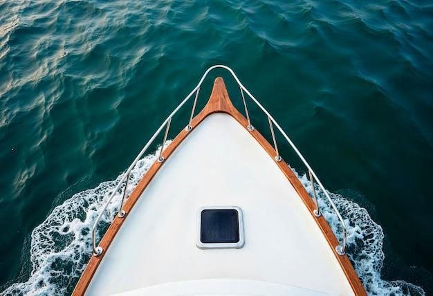 三亚游艇哪家性价比高？想玩出海的朋友一定要看过来！(图1)