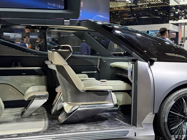 2026北京车展：九游官网奇瑞瑞虎X艾瑞泽SiCAR V23白武士等多车首发！(图60)