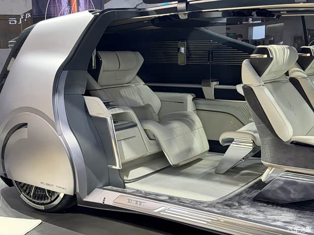 2026北京车展：九游官网奇瑞瑞虎X艾瑞泽SiCAR V23白武士等多车首发！(图61)