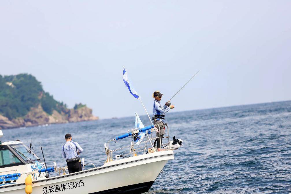 中央媒体看辽宁丨新华社：从“看海”到“玩海”大连兴起“海钓游”(图1)