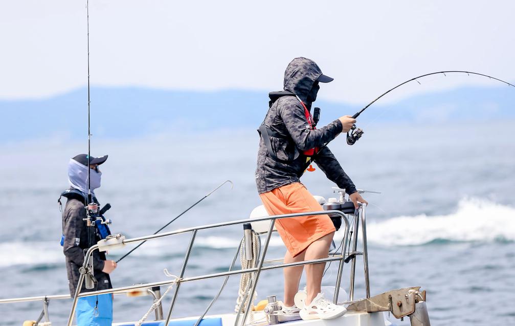 中央媒体看辽宁丨新华社：从“看海”到“玩海”大连兴起“海钓游”(图2)