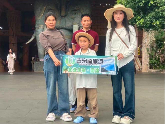 三亚包个游艇出海+5天四九游官网晚三亚旅游费用海南家庭亲子专属旅行社(图1)