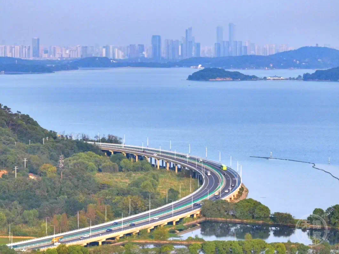 九游官网快艇逐浪、慢船品景！快进慢游总相宜(图1)