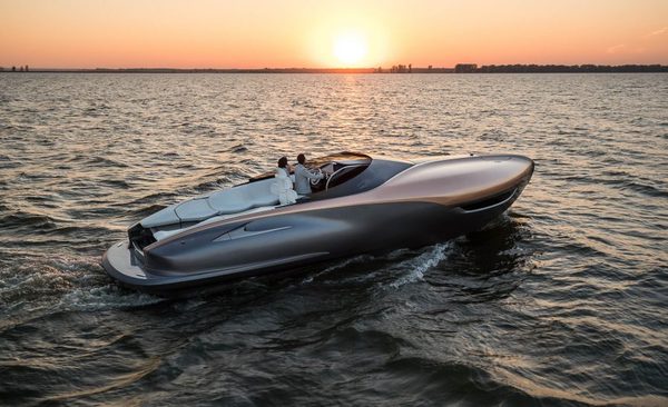 全球首艘高速可潜无人艇出世水下潜伏30天或颠覆海战格局