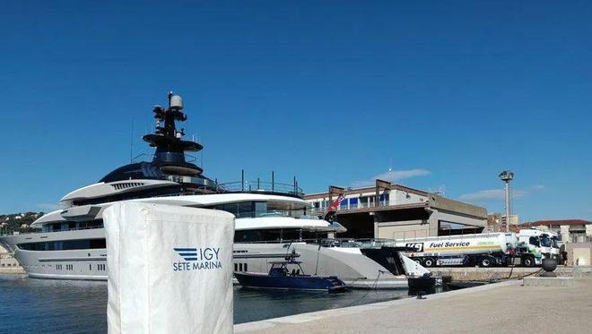 周租百万美元游艇不烧柴九游娱乐官方网站油！魔术师约翰逊的环保之旅(图1)