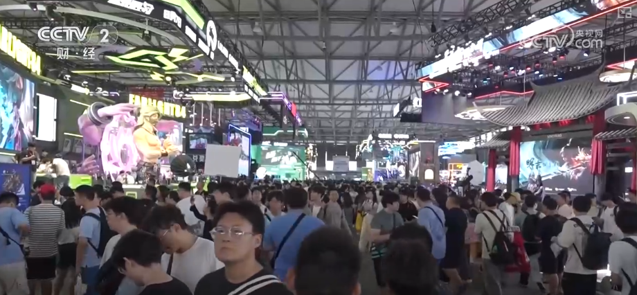 一票难求火爆！动漫经济与传统产业跨界融合 “情绪消费场”撬动经济新支点(图1)