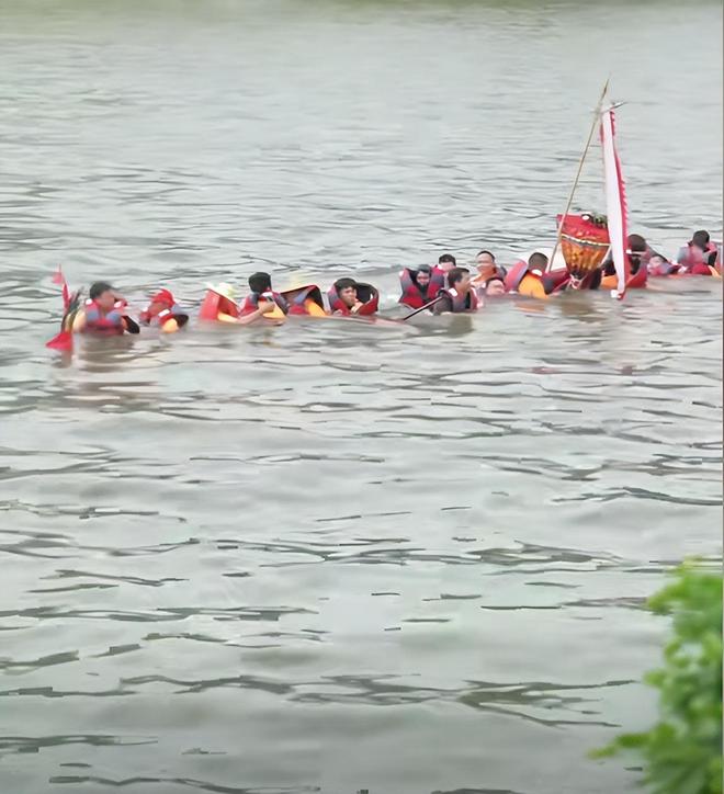 泪目！狮子湾全村凑半船人宁输不让外人登船猎德村成“笑柄”(图2)