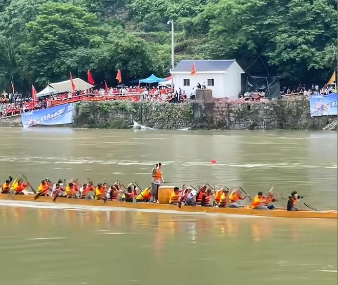 泪目！狮子湾全村凑半船人宁输不让外人登船猎德村成“笑柄”(图16)