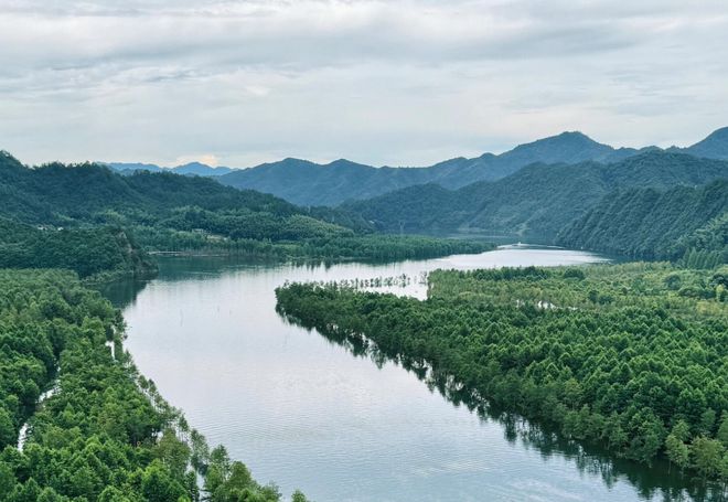 皖南川藏线米林肯堵哭的六道弯藏着江南最美红叶(图2)