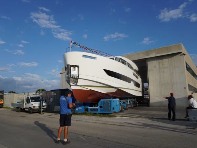 意大九游娱乐官方网站利Giangraso首艘自主全铝24米G24游艇准备下水