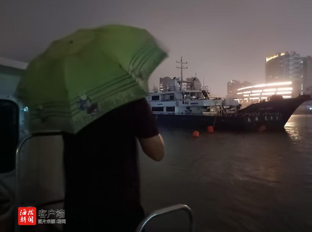 台风期间船舶走锚 三亚海事部门成功化解游艇碰撞风险(图2)