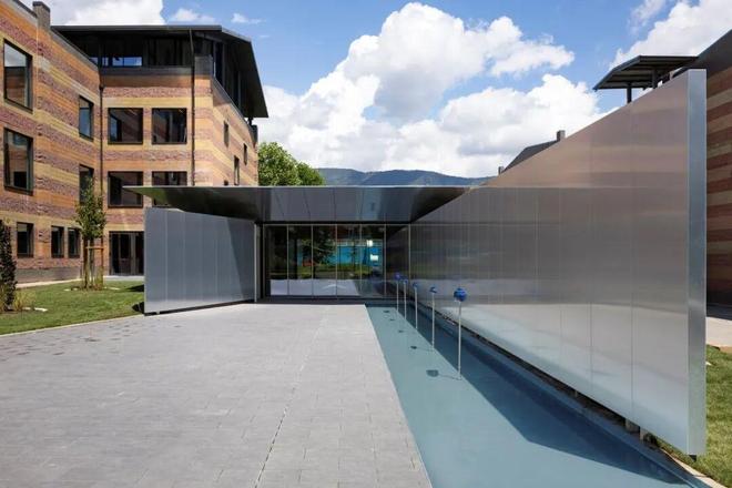 15亿欧元！阿兹慕贝尼蒂集团预测本财年收入将显九游娱乐官方网站著增长(图2)