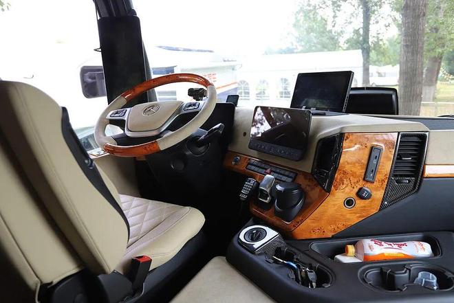 全球首款整体金属模具碳纤维车身重卡房车：康派斯陆地A380-天阙(图3)