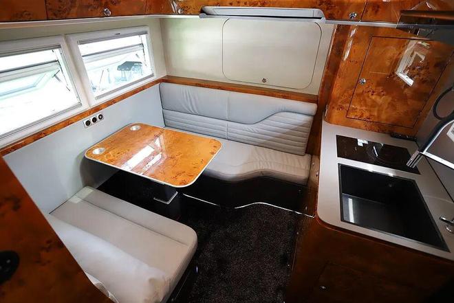 全球首款整体金属模具碳纤维车身重卡房车：康派斯陆地A380-天阙(图9)