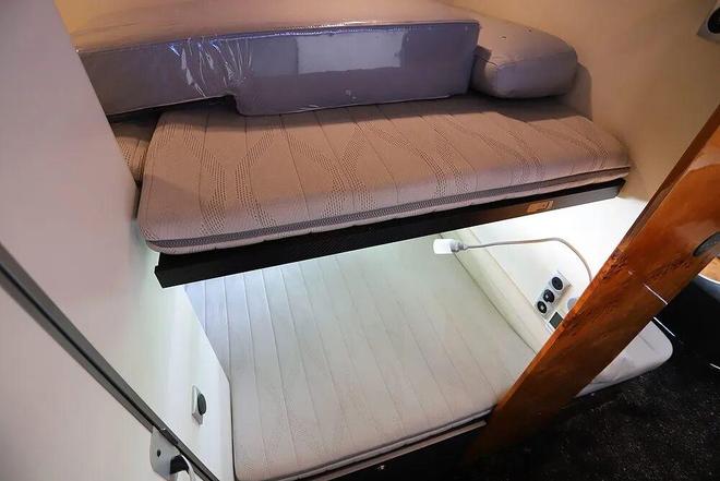 全球首款整体金属模具碳纤维车身重卡房车：康派斯陆地A380-天阙(图11)