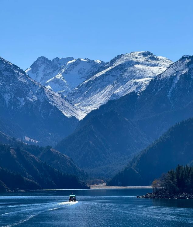 新疆9天8晚小团价格当地金牌导游电话号码(图1)