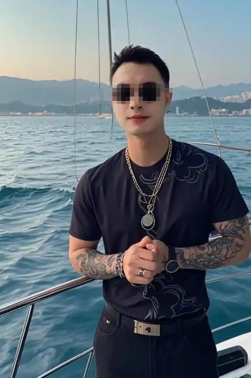 23岁男模直播赶海被榜一大哥带上私人游艇隔天在肛肠科痛哭(图2)