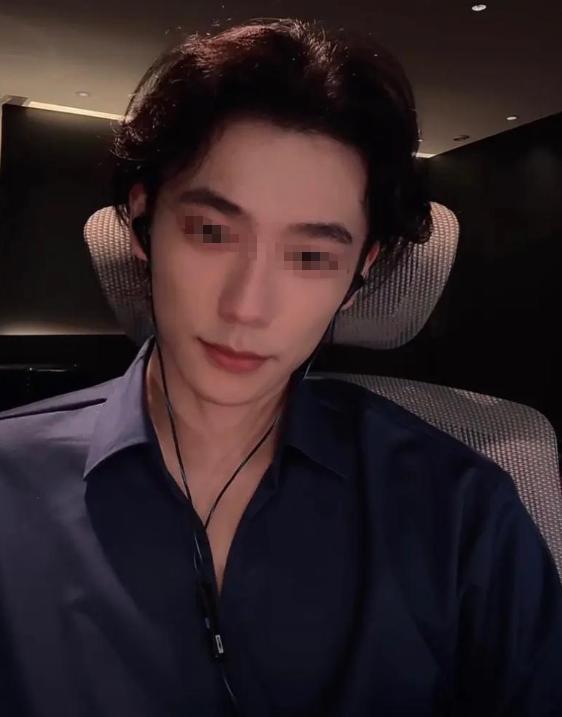 23岁男模直播赶海被榜一大哥带上私人游艇隔天在肛肠科痛哭(图3)