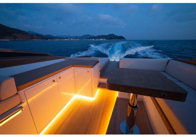 70年代意大利经典木制游艇的超现代再现(图6)
