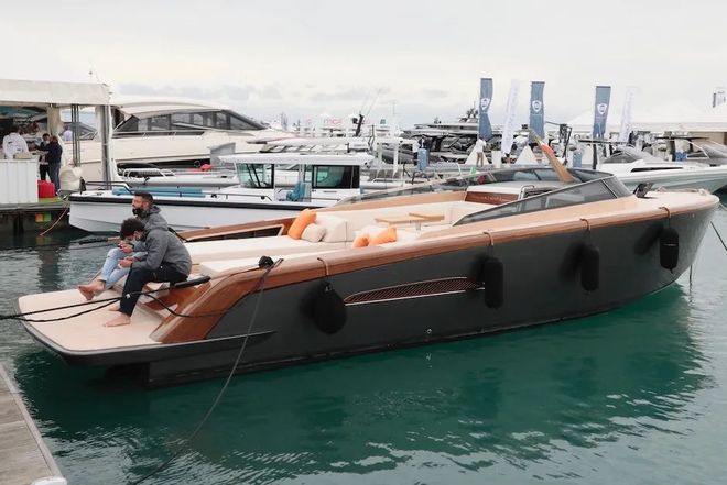 70年代意大利经典木制游艇的超现代再现(图4)