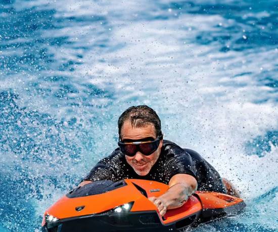 兰博基尼首款电动水上滑行器SE63亮相：支持60分钟全速航行九游官网(图4)