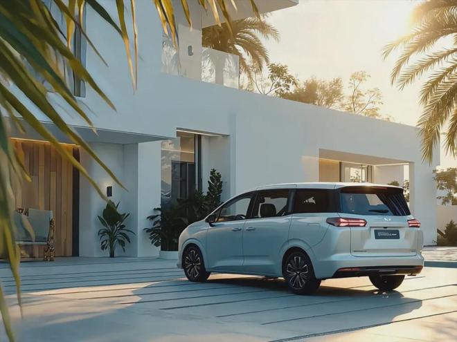 五菱星光730领衔4款MPV密集发布！还有超级豪车灵感竟来自狗狗(图2)