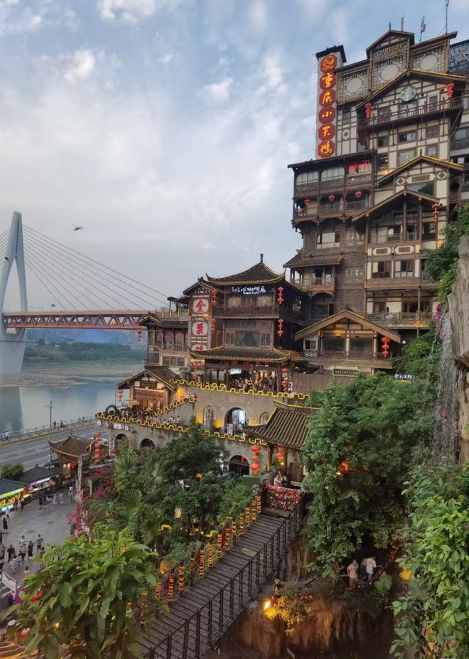 重庆旅游五天四晚攻略2025重庆旅行社+十大景点推荐避坑指南(图2)