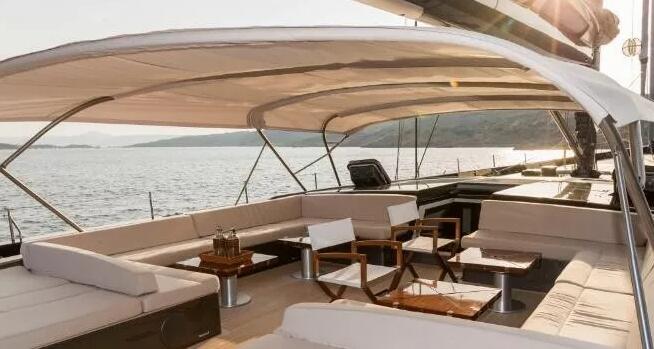 九游官方app入口3000万欧元的豪华游艇就这么沉了(图3)