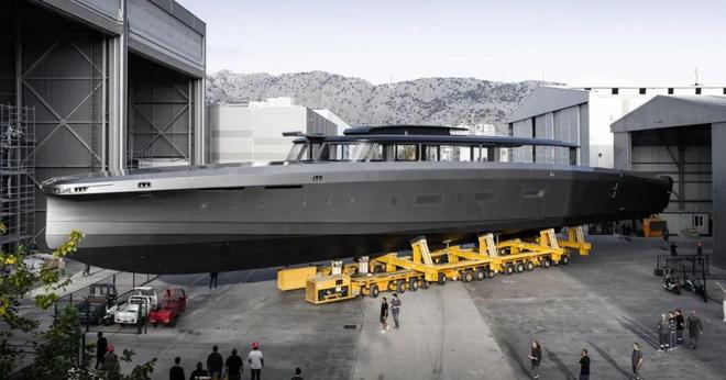 “航母式”船艏！土耳其Alia Yachts最新50米全定制超艇下水（视频）(图4)