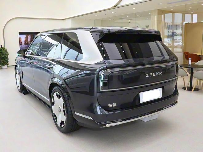 国产“库里氪”定位大型插混SUV配天地尾门+6座布局搭三电机(图4)