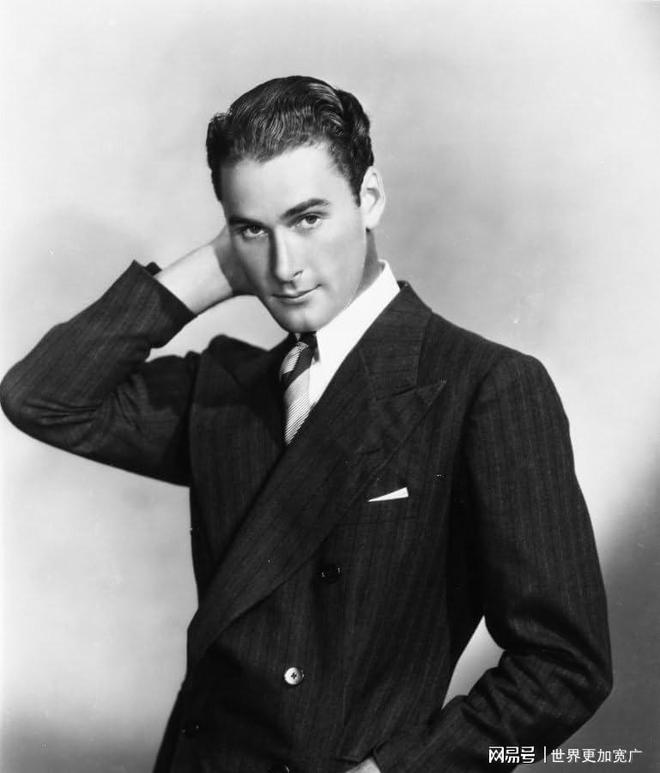 被誉为行走的荷尔蒙坏小子埃罗尔·弗林欲望毁掉的人生(图6)