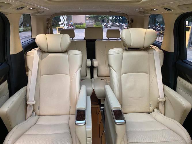 奔驰 GLS 新能源：插混版全尺寸 SUV豪华与省油兼顾