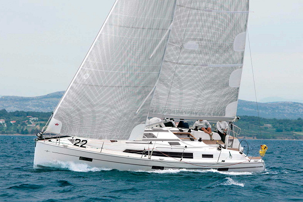 根据房产税法的有关规定下列各项中免征房产税的有（）。A个人所有非经营用的B名胜古迹中照相馆使用的C公园、宗教寺庙自D国家