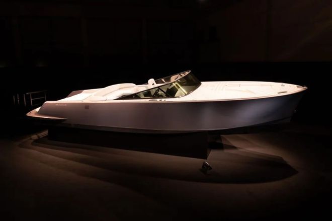 海上三叉戟！玛莎拉蒂重磅推出碳纤维全电动游艇(图7)