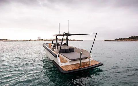 BYD 新推出的碳纤维双体附属艇Linx 30(图11)