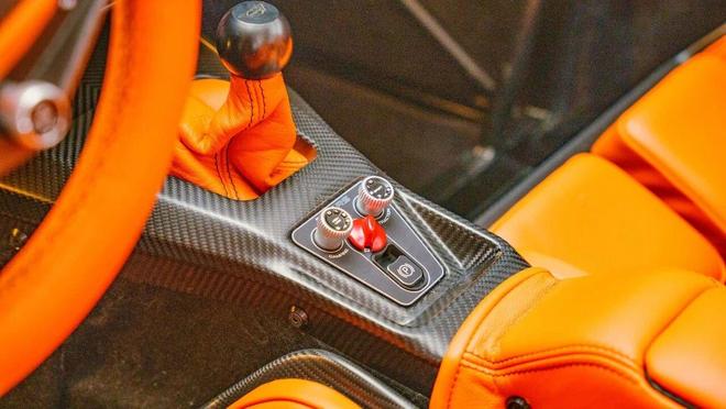 九游官网Donkervoort P24 RS创造770马力吨的超轻传奇(图12)